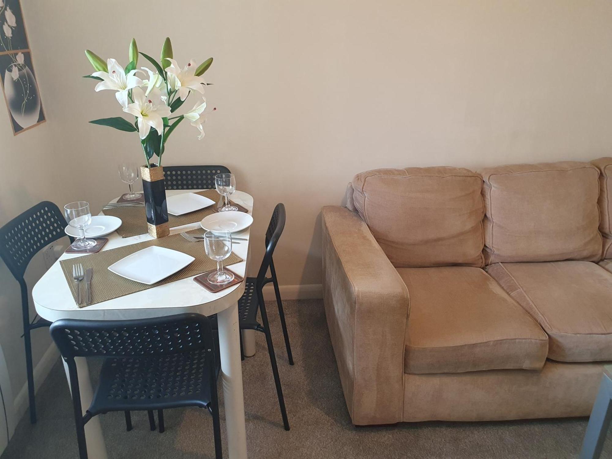 Lovely 1Bedrood Apartment Guildford Bagian luar foto