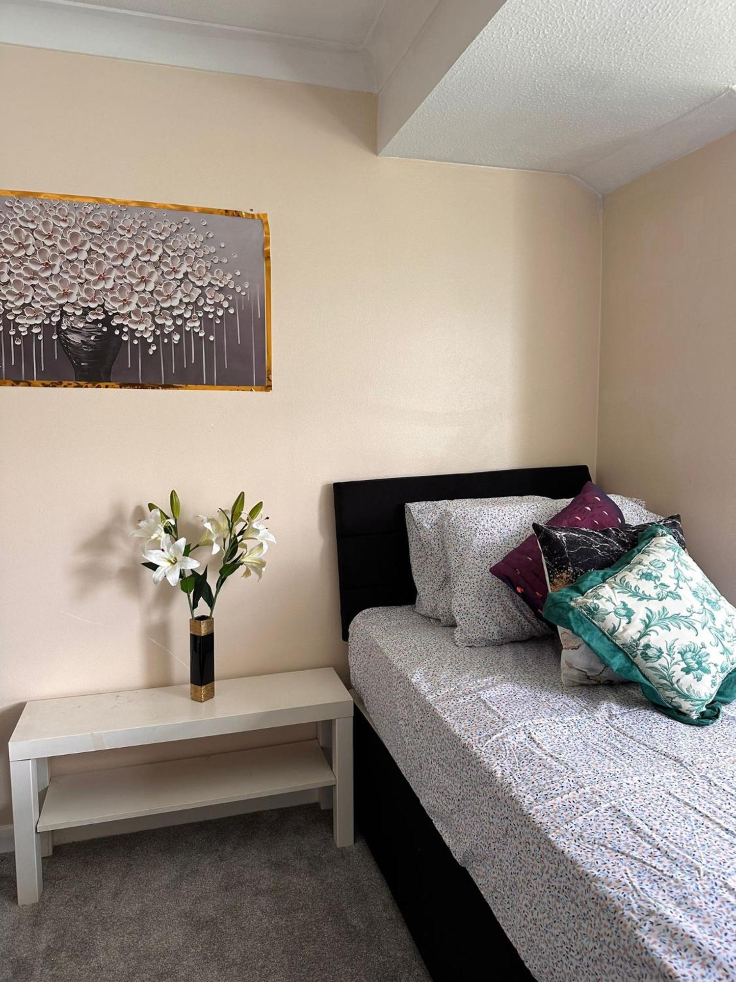 Lovely 1Bedrood Apartment Guildford Bagian luar foto